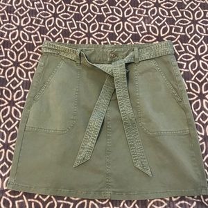 Vineyard vines super cute green skirt!